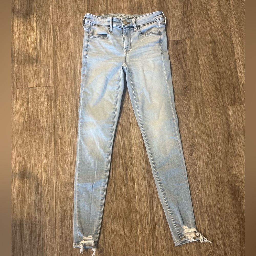 AMERICAN EAGLE | Low Rise Soft Knit Next Level Stretch Jegging - 2 Light Wash